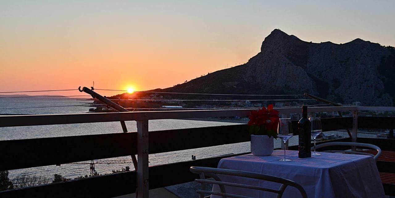 Cosy Sunset Apartment Omiš Dış mekan fotoğraf